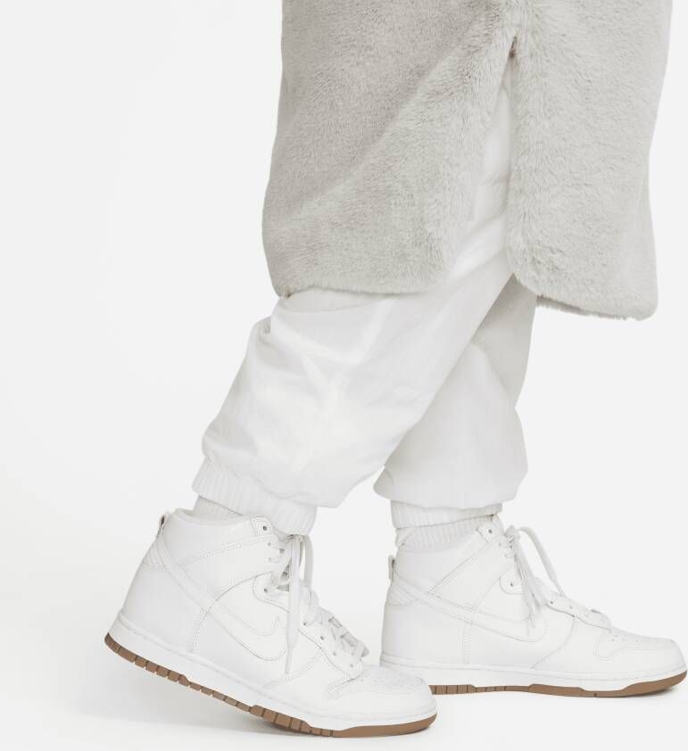 Nike Sportswear Lang damesjack van imitatiebont Grijs