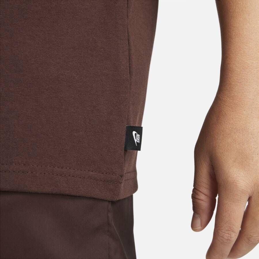 Nike Sportswear Premium Essentials T-shirt voor heren Bruin - Foto 4