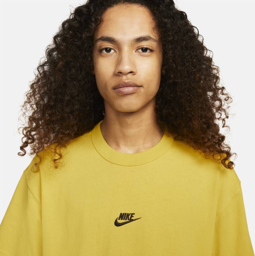 Nike Sportswear Premium Essentials T-shirt voor heren Geel