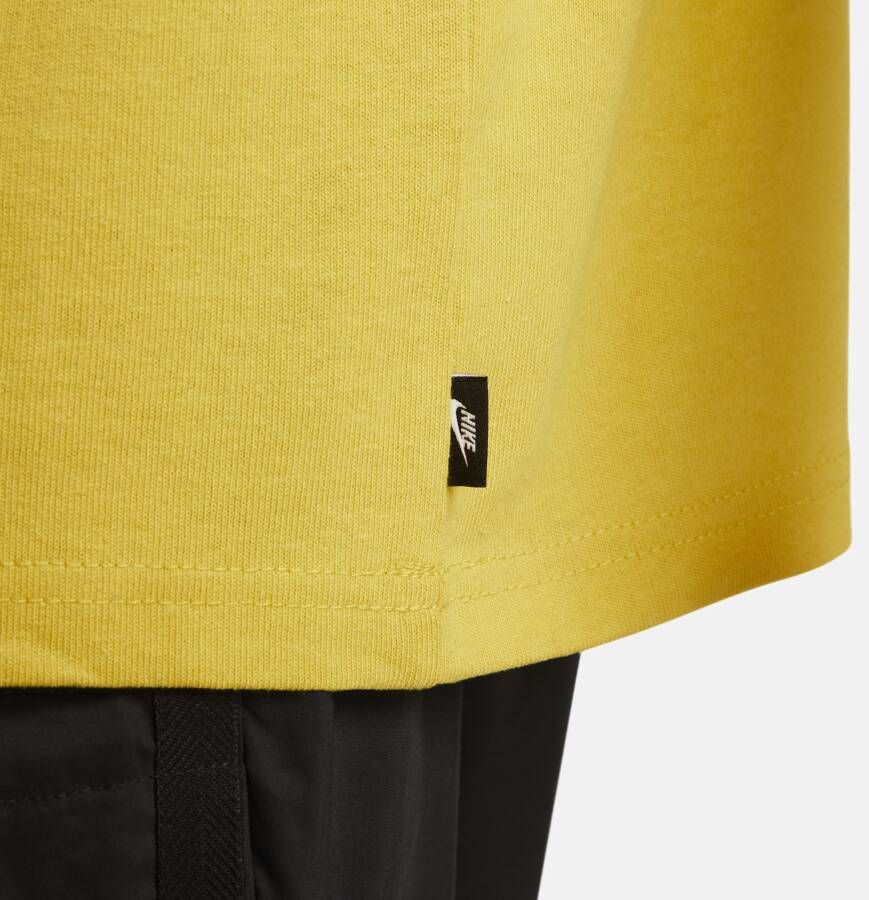 Nike Sportswear Premium Essentials T-shirt voor heren Geel