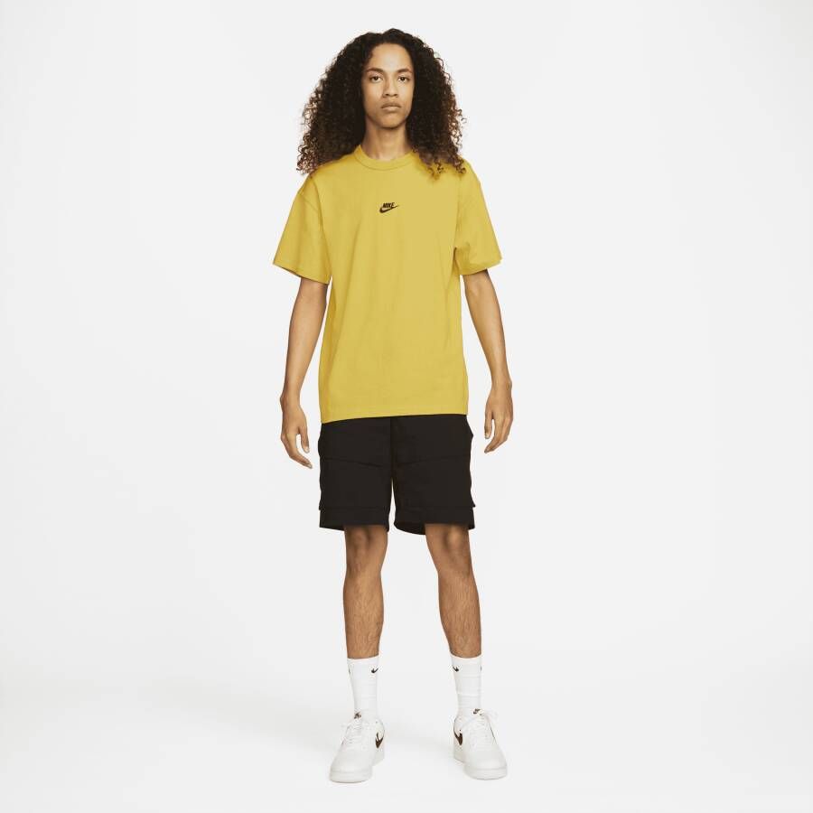 Nike Sportswear Premium Essentials T-shirt voor heren Geel