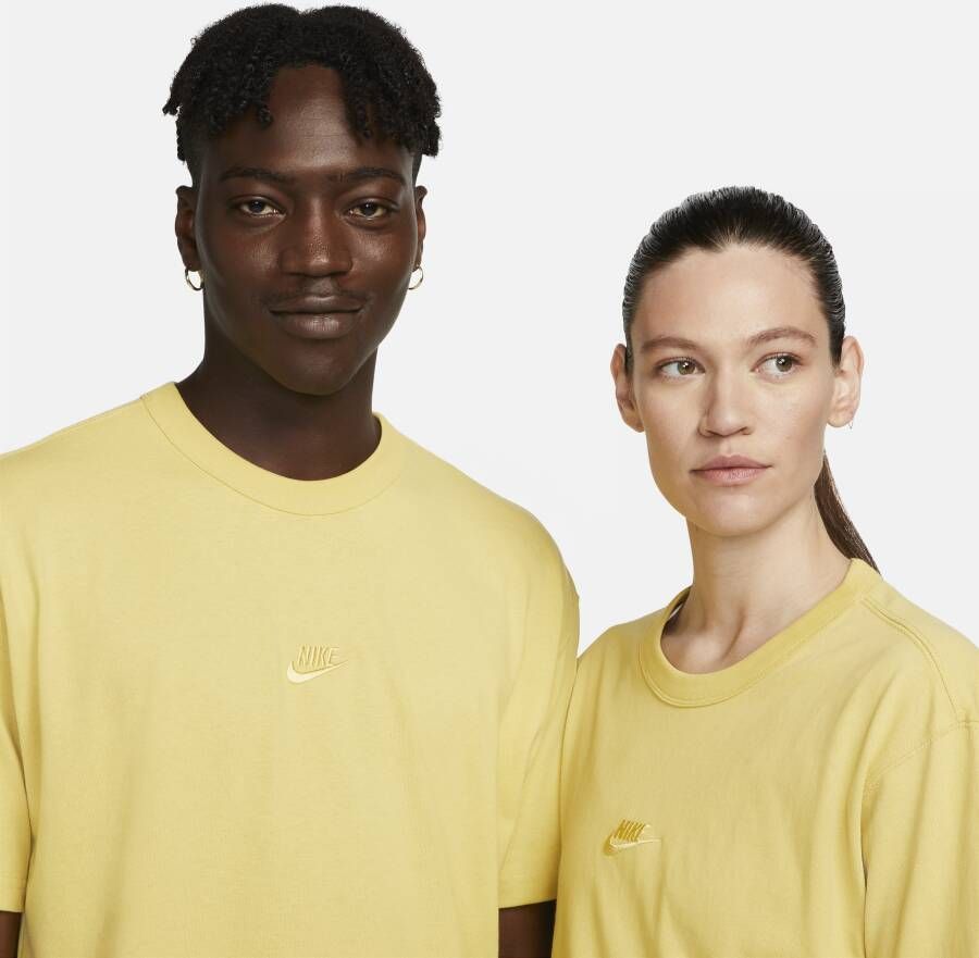 Nike Sportswear Premium Essentials T-shirt voor heren Geel - Foto 3