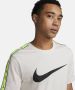 Nike Sportswear Repeat T-shirt T-shirts Kleding summit white summit white black maat: L beschikbare maaten:L XL - Thumbnail 4