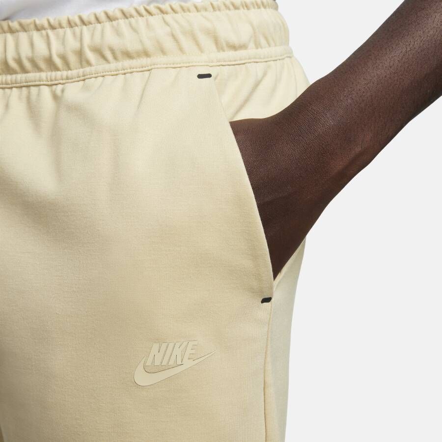 Nike Sportswear Tech Fleece Lightweight herenshorts Bruin