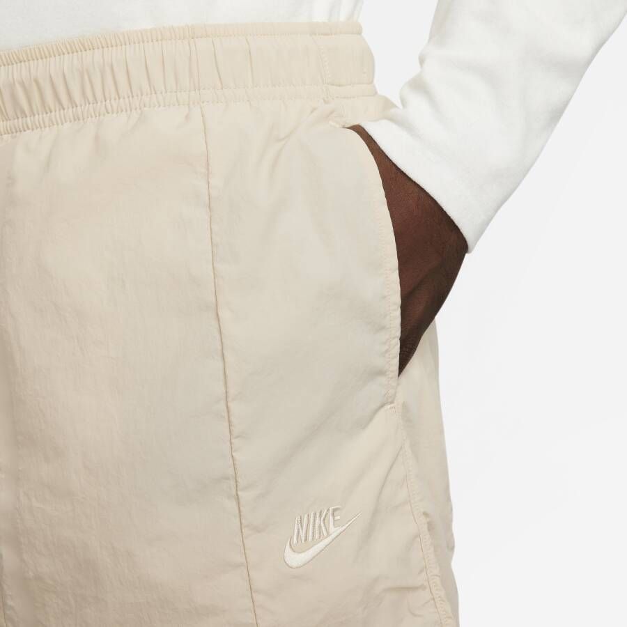 Nike Sportswear Tech Pack Geweven herenshorts Bruin