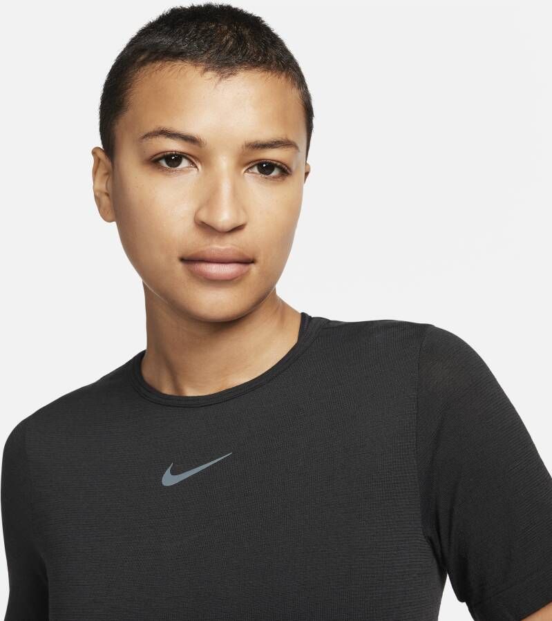Nike Swift Wool Dri-FIT hardlooptop met korte mouwen voor dames Zwart