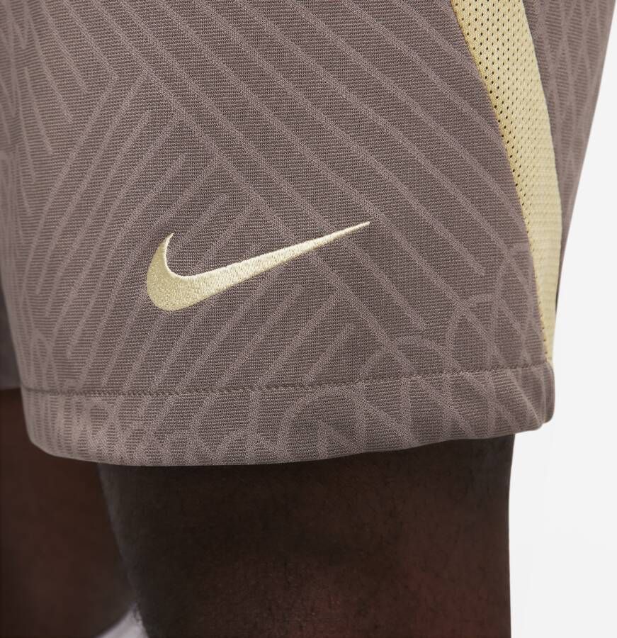 Nike Tottenham Hotspur Strike Derde Dri-FIT knit voetbalshorts voor heren Bruin