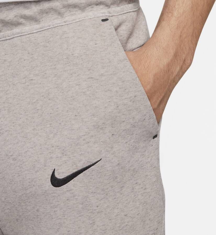 Nike Tottenham Hotspur Tech Fleece Derde voetbalbroek voor heren Bruin