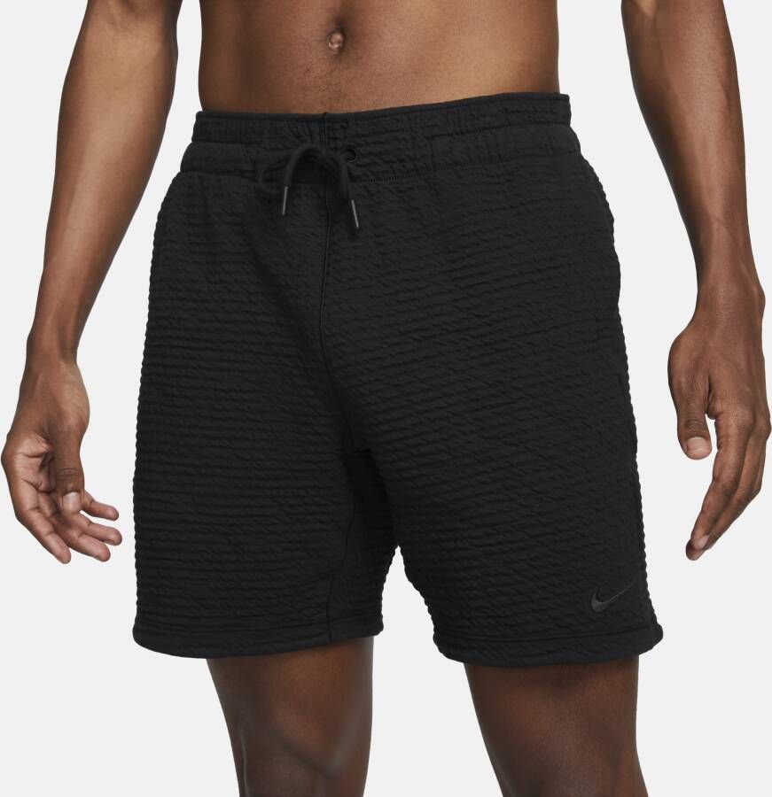 Nike Yoga Dri-FIT niet-gevoerde herenshorts (18 cm) Zwart