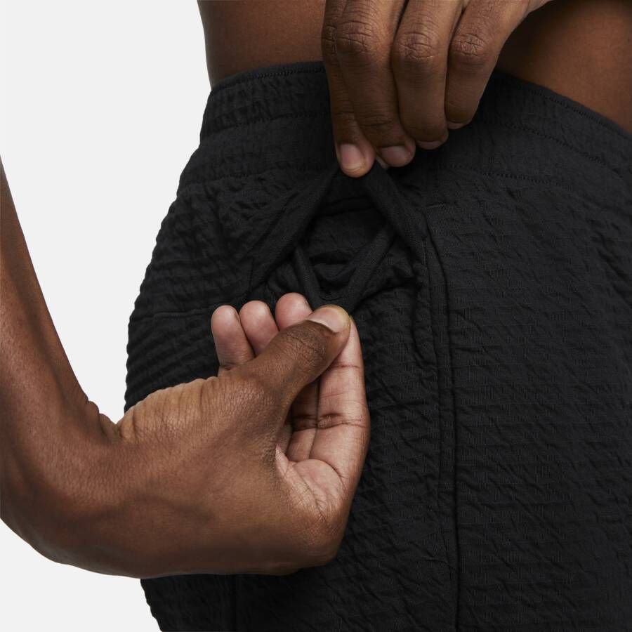 Nike Yoga Dri-FIT niet-gevoerde herenshorts (18 cm) Zwart