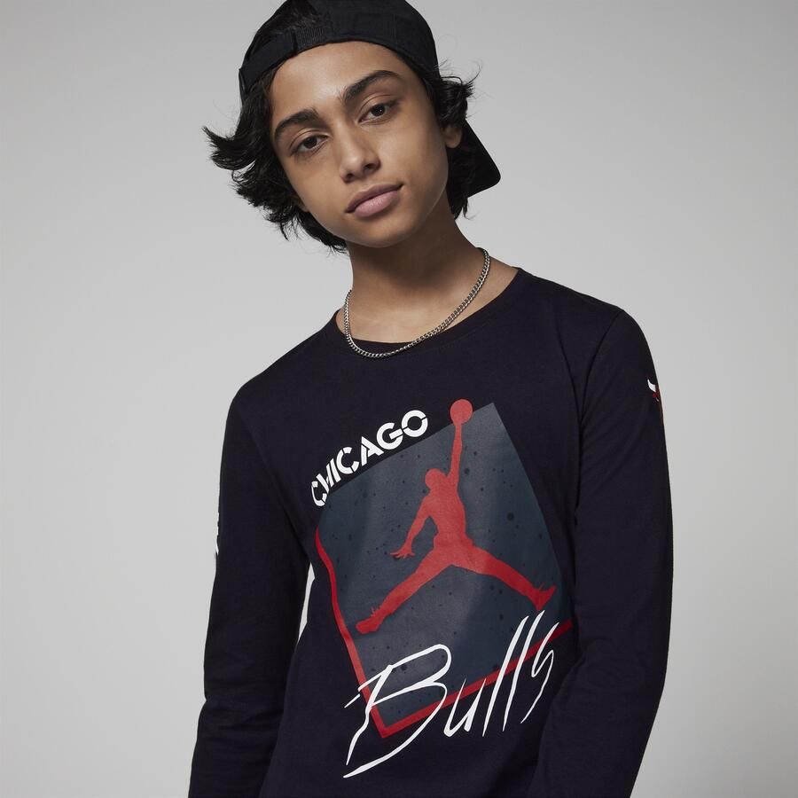 Jordan Chicago Bulls Courtside Statement Edition Max90 NBA-shirt met lange mouwen voor jongens Zwart