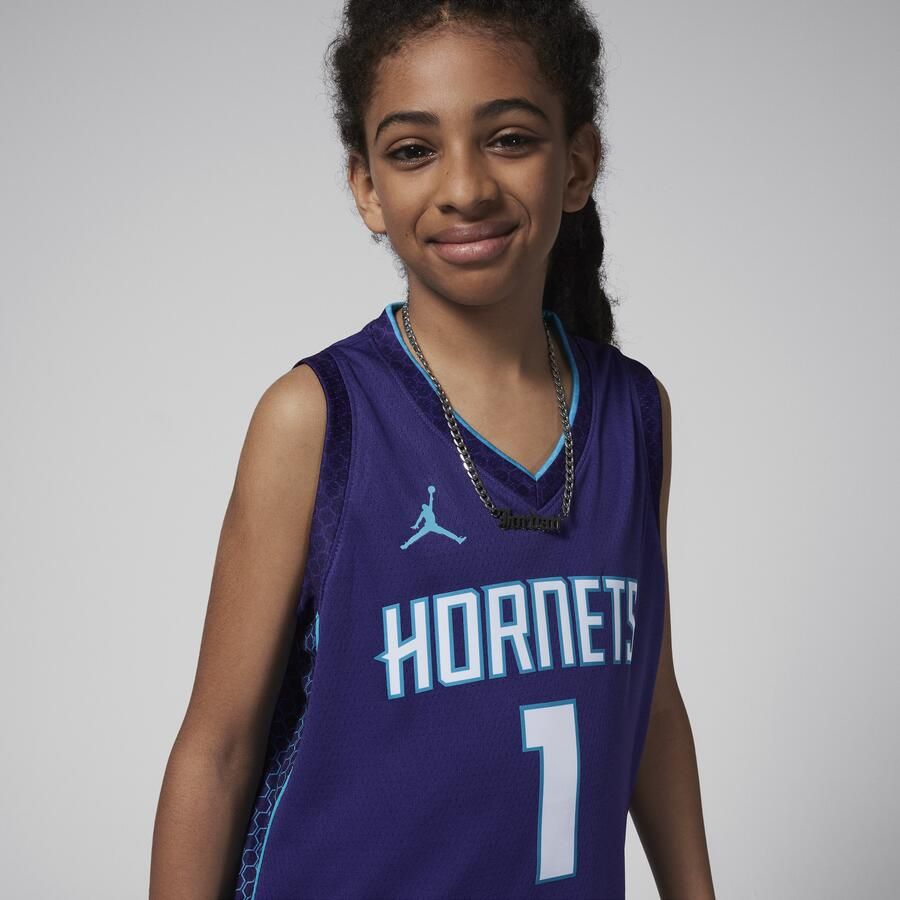Jordan LaMelo Ball Charlotte Hornets Statement Edition Swingman NBA-jersey met Dri-FIT voor kids Paars