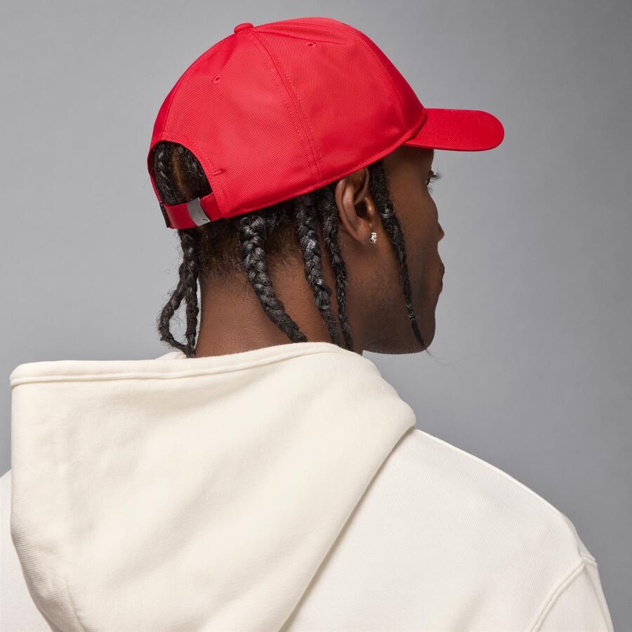 Jordan Rise gestructureerde pet met metalen Jump Rood