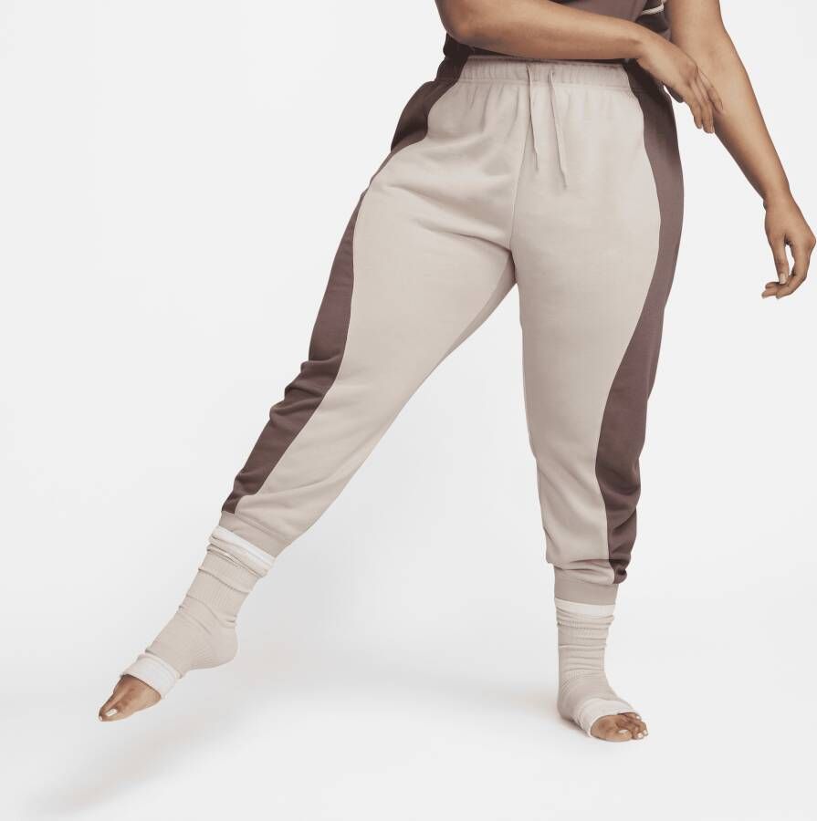 Nike Air Joggingbroek van fleece met halfhoge taille voor dames (Plus Size) Bruin