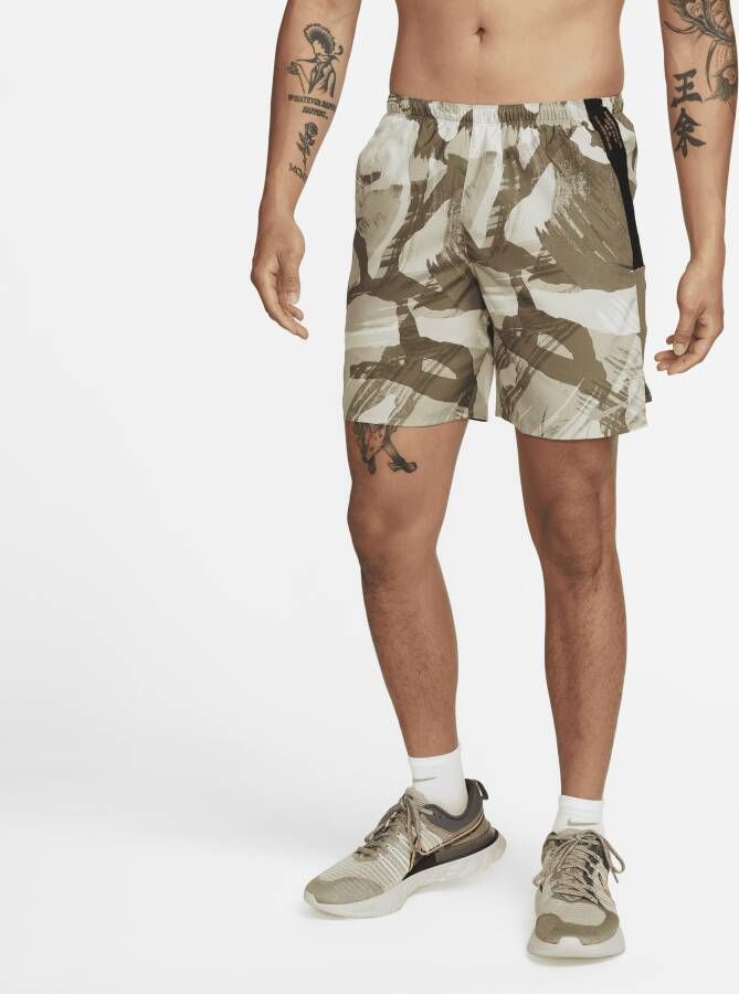 Nike Challenger Hardloopshorts met binnenbroek en camouflageprint voor heren (18 cm) Bruin