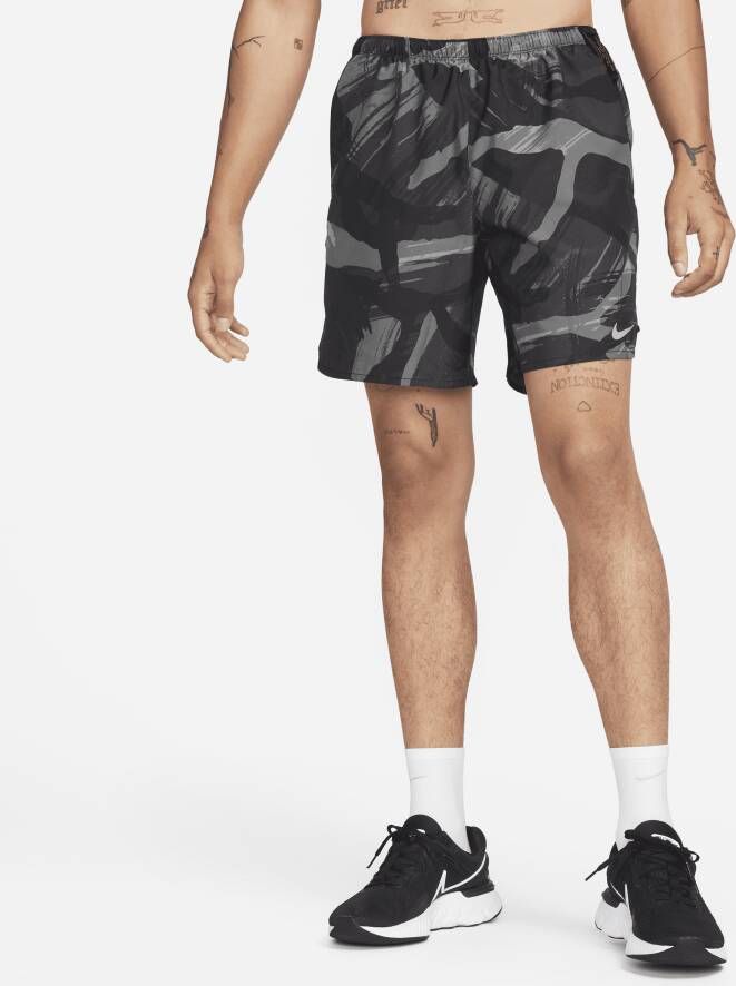 Nike Challenger Hardloopshorts met binnenbroek en camouflageprint voor heren (18 cm) Zwart
