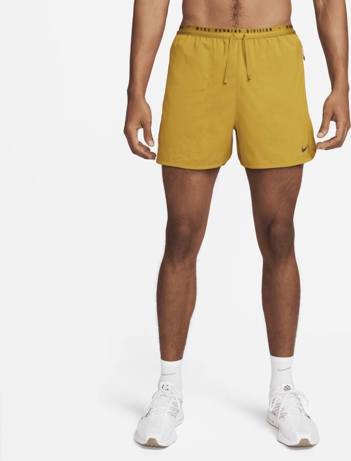 Nike Dri-FIT ADV Run Division Hardloopshorts met binnenbroek voor heren (10 cm) Bruin