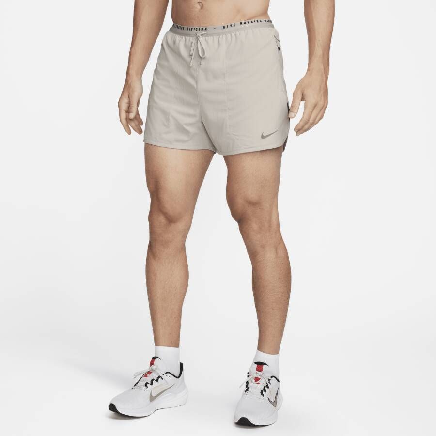 Nike Dri-FIT ADV Run Division Hardloopshorts met binnenbroek voor heren (10 cm) Grijs