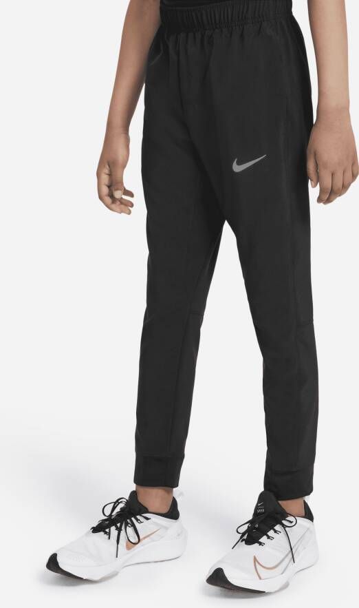 Nike Dri-FIT Geweven trainingsbroek voor jongens Zwart