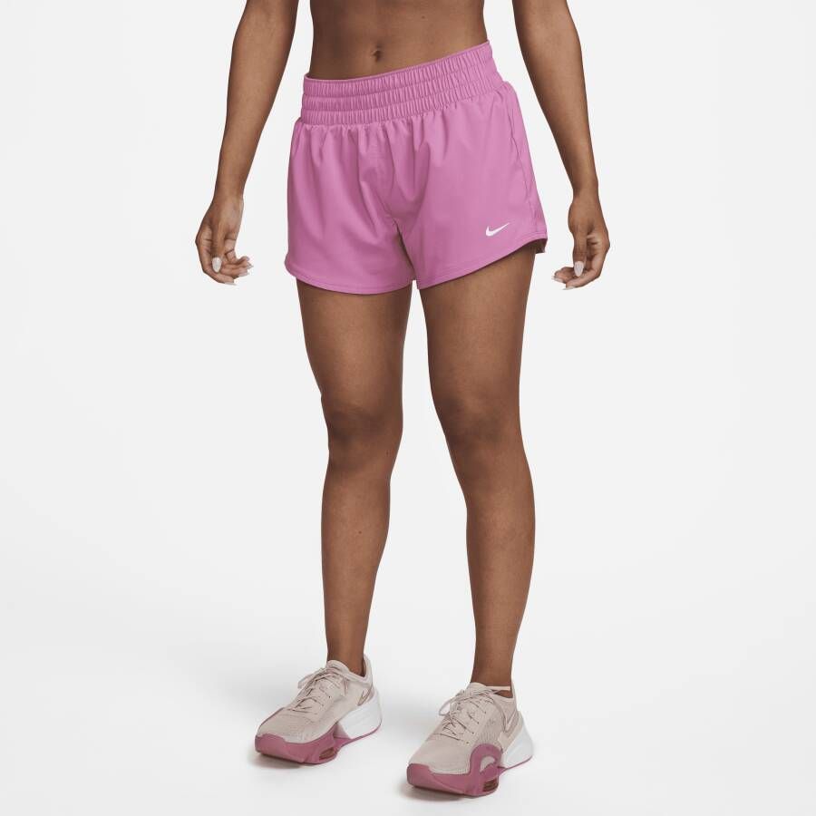 Nike One Dri-FIT damesshorts met halfhoge taille en binnenbroekje (8 cm) Roze