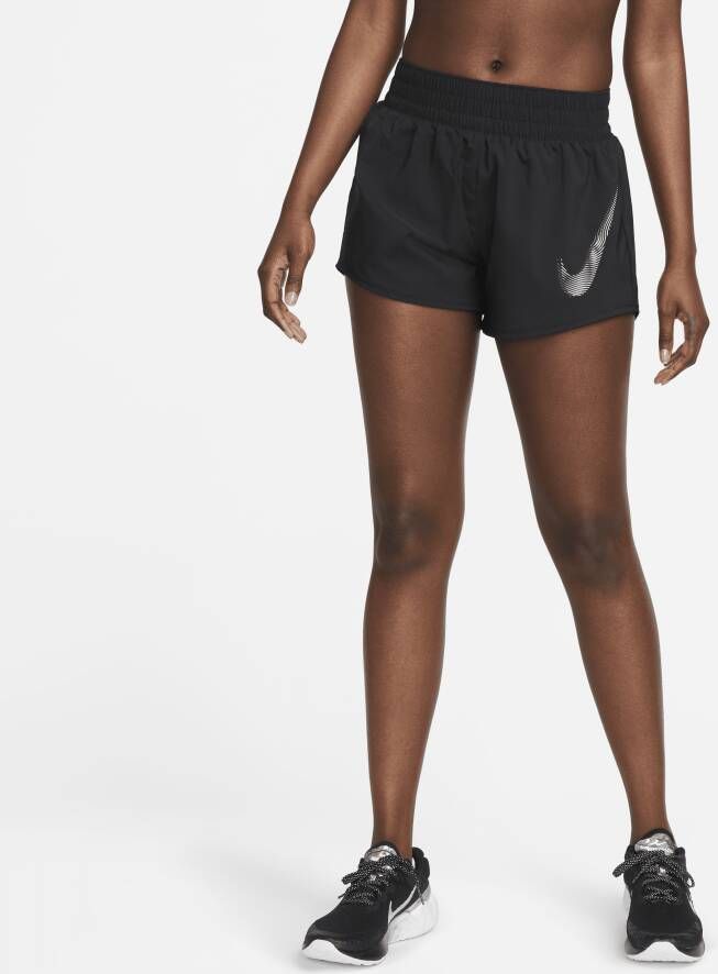 Nike Dri-FIT One Swoosh Hardloopshorts met halfhoge taille en binnenbroek voor dames Zwart