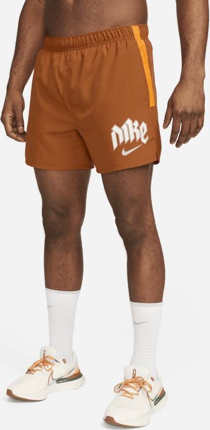 Nike Dri-FIT Run Division Challenger Hardloopshorts met binnenbroek voor heren (13 cm) Bruin
