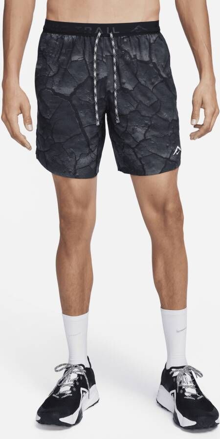 Nike Dri-FIT Stride hardloopshorts met binnenbroekje en print voor heren (18 cm) Bruin