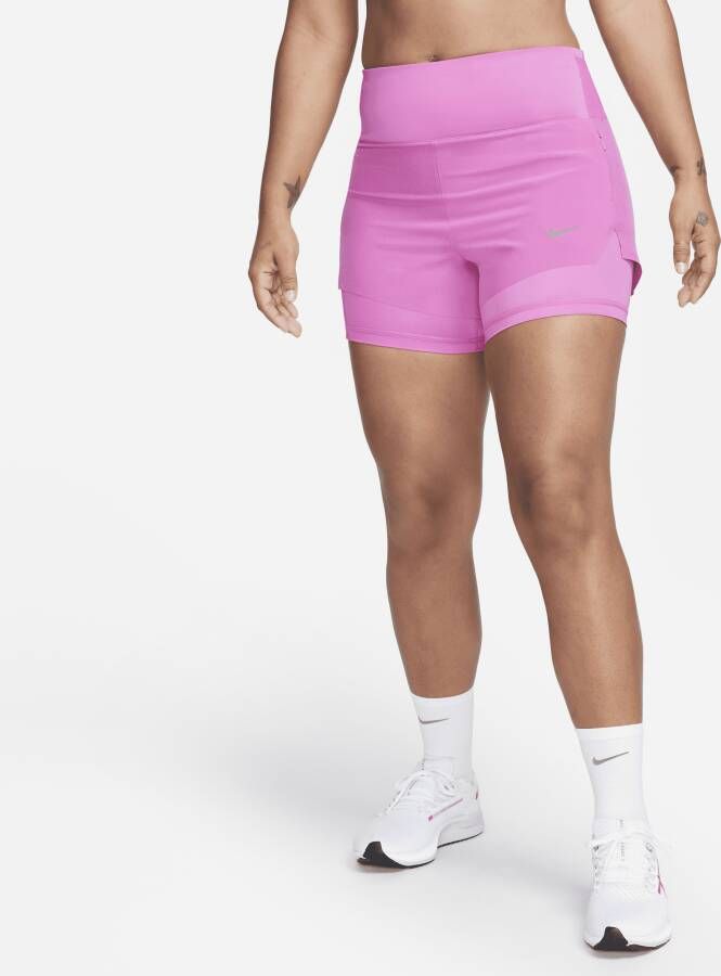 Nike Dri-FIT Swift 2-in-1 hardloopshorts met halfhoge taille en zakken voor dames (8 cm) Roze