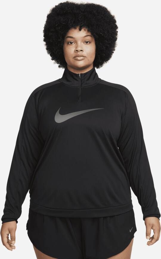 Nike Dri-FIT Swoosh Tussenlaag voor hardlopen met korte rits en lange mouwen voor dames (Plus Size) Zwart