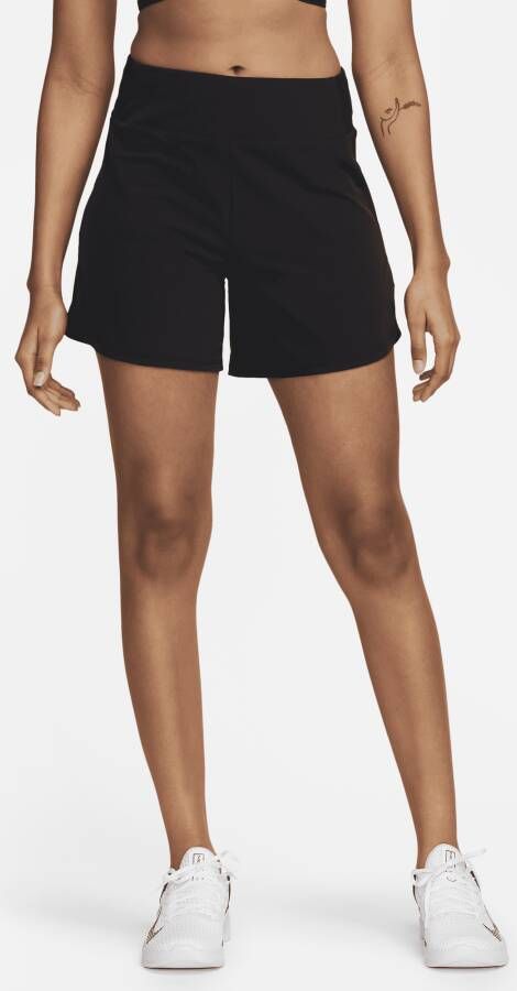 Nike Bliss Dri-FIT damesshorts met middelhoge taille en binnenbroekje (13 cm) Zwart