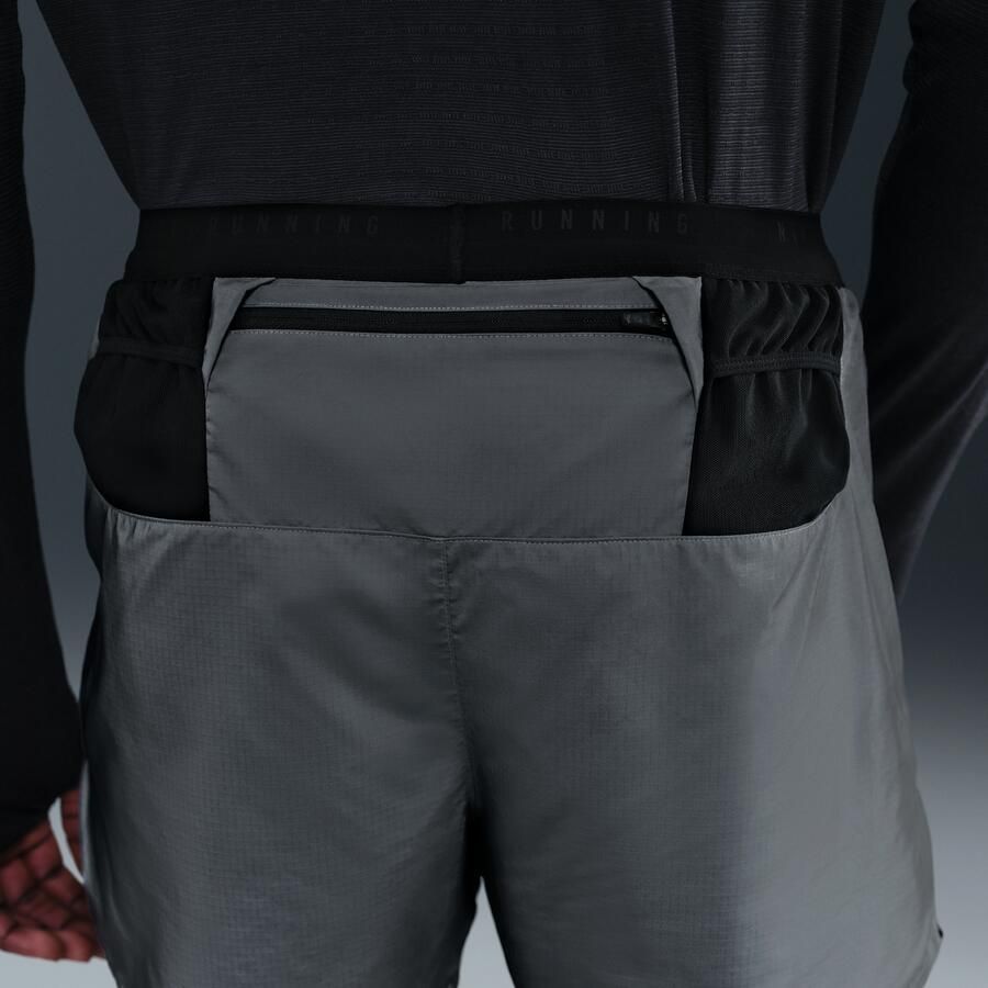 Nike 2-in-1 hardloopshorts met reflecterend design voor heren (10 cm) Zwart - Foto 2
