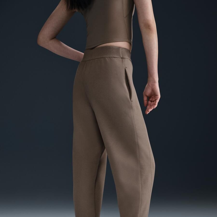 Nike 24.7 ImpossiblySoft Dri-FIT joggingbroek met halfhoge taille voor dames Bruin
