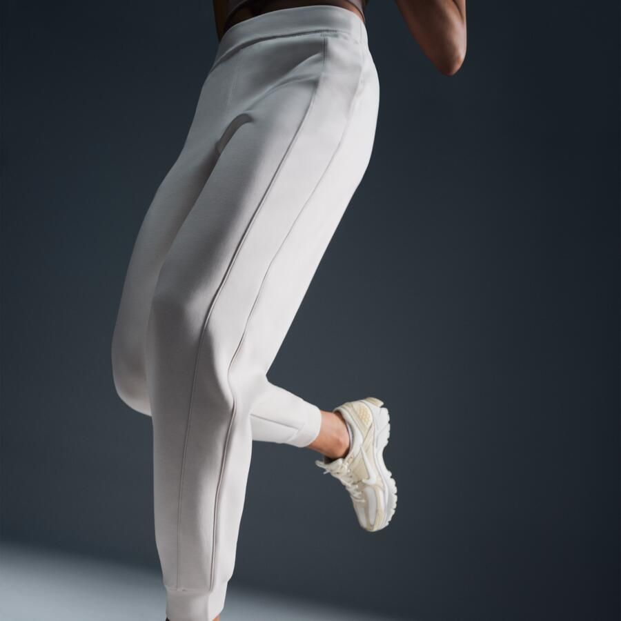 Nike 24.7 ImpossiblySoft Dri-FIT joggingbroek met halfhoge taille voor dames Bruin - Foto 5