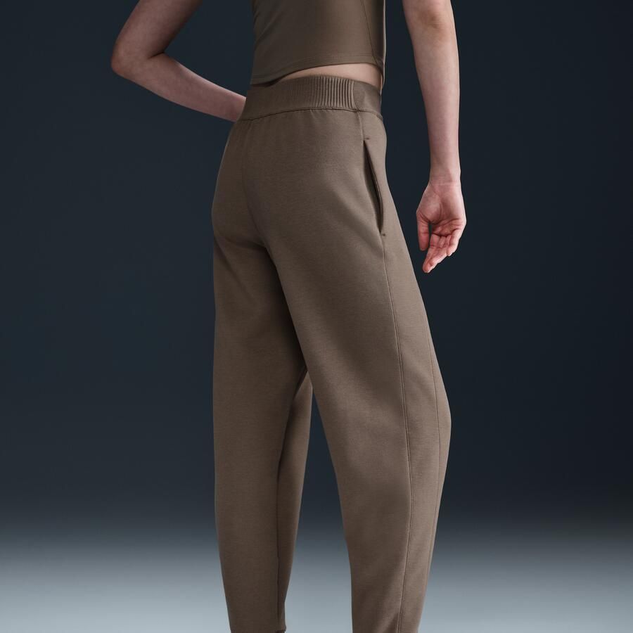 Nike 24.7 ImpossiblySoft Dri-FIT joggingbroek met halfhoge taille voor dames Bruin - Foto 4
