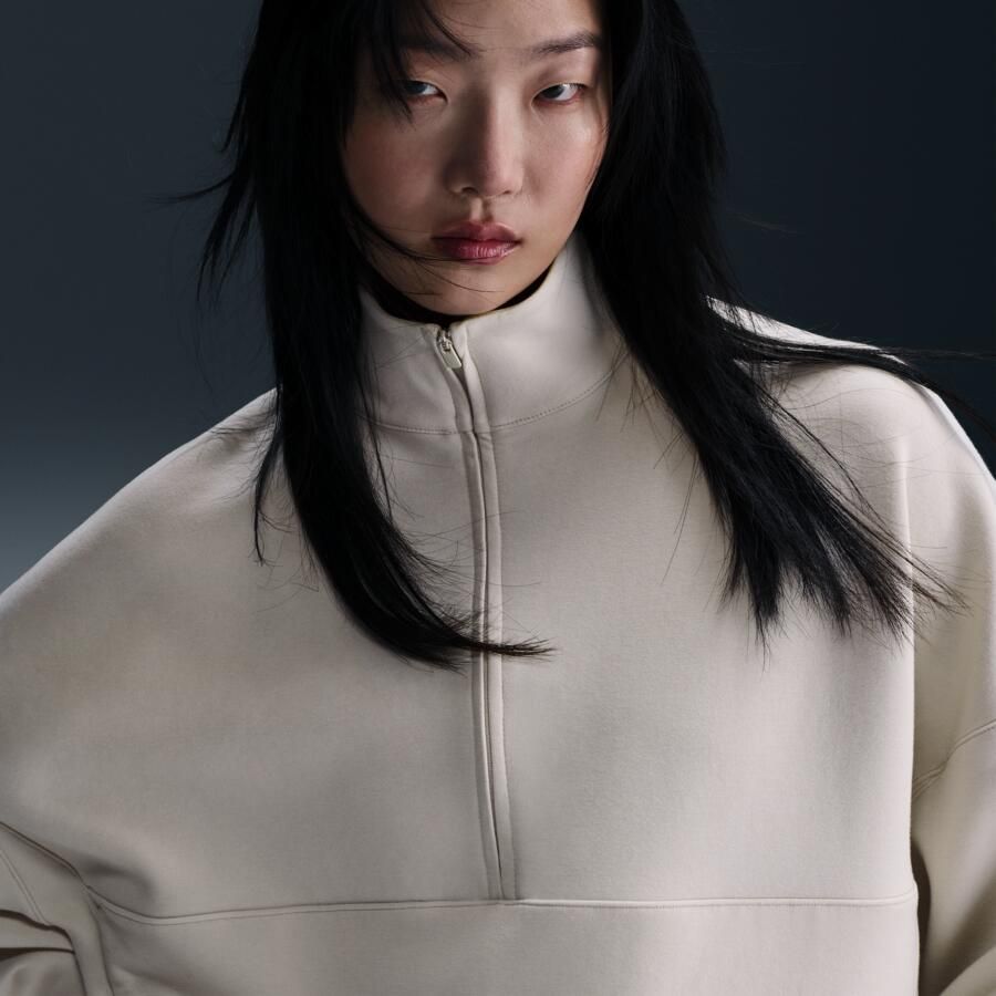 Nike 24.7 ImpossiblySoft Dri-FIT oversized damestop met halflange rits Bruin