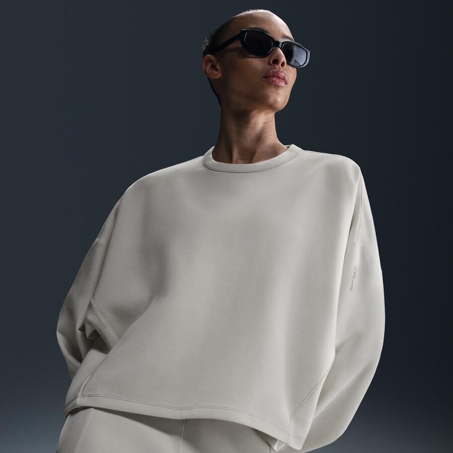 Nike 24.7 ImpossiblySoft Dri-FIT oversized damestop met ronde hals Bruin