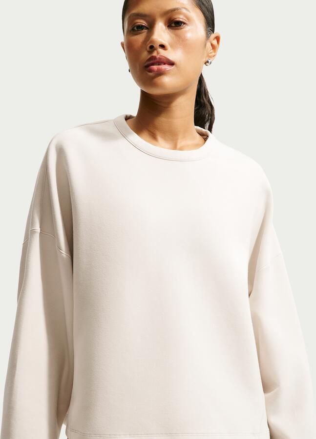 Nike 24.7 ImpossiblySoft Dri-FIT oversized damestop met ronde hals Bruin