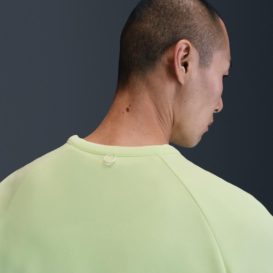 Nike 24.7 ImpossiblySoft Dri-FIT top met ronde hals voor heren Geel