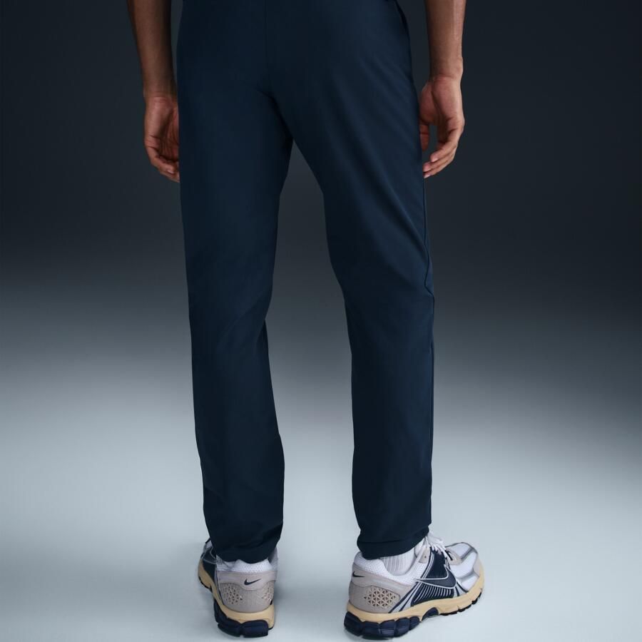 Nike 24.7 PerfectStretch Dri-FIT aansluitende chinobroek voor heren Blauw - Foto 2