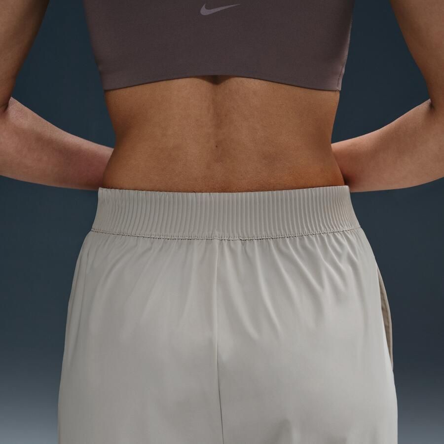 Nike 24.7 PerfectStretch Dri-FIT ruime damesbroek met hoge taille en wijde pijpen Bruin - Foto 2