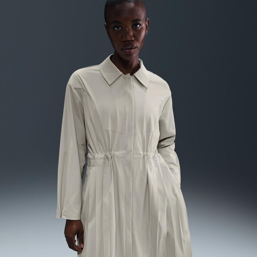 Nike 24.7 PerfectStretch oversized trenchcoat met Dri-FIT voor dames Bruin