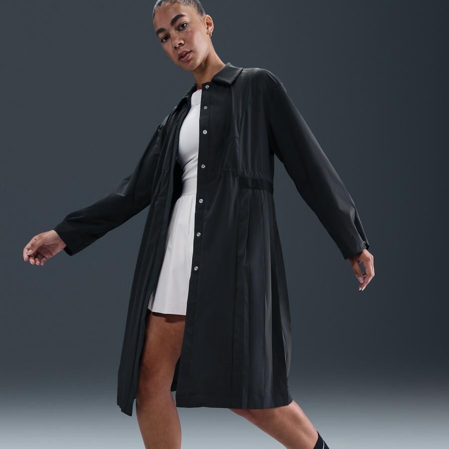 Nike 24.7 PerfectStretch oversized trenchcoat met Dri-FIT voor dames Zwart