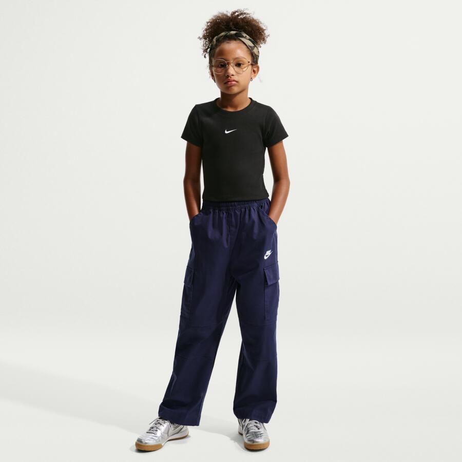 Nike aansluitend cropped geribd T-shirt voor meisjes Zwart