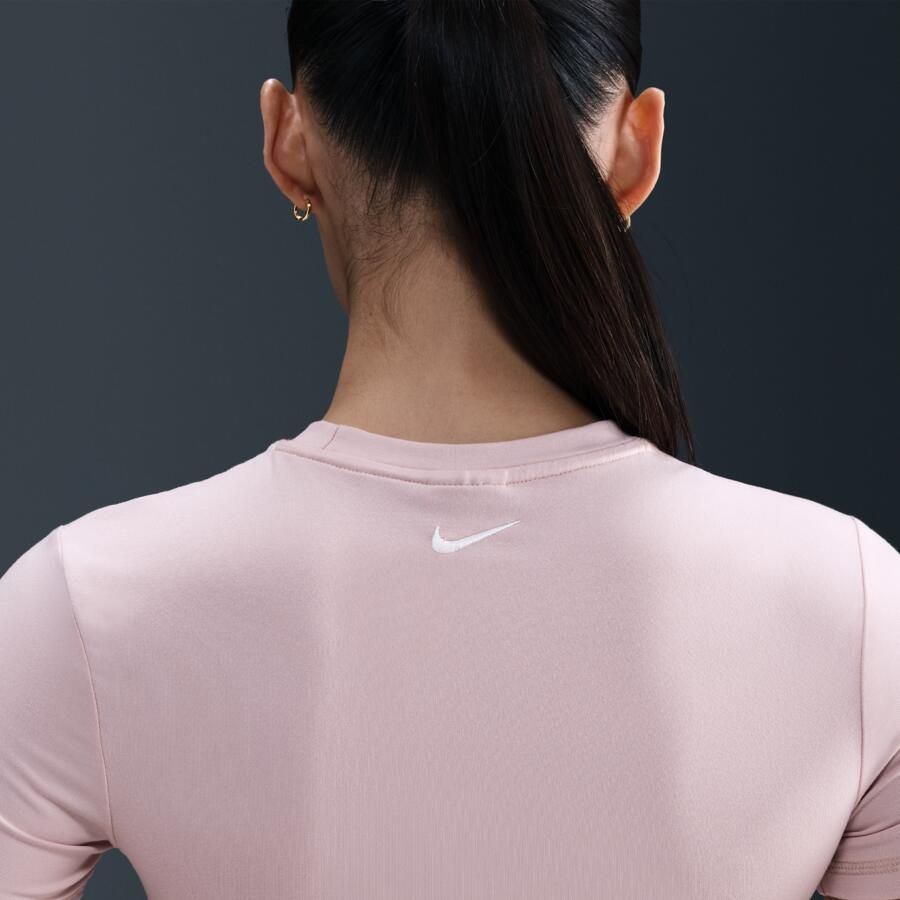 Nike aansluitend kort T-shirt voor dames Roze