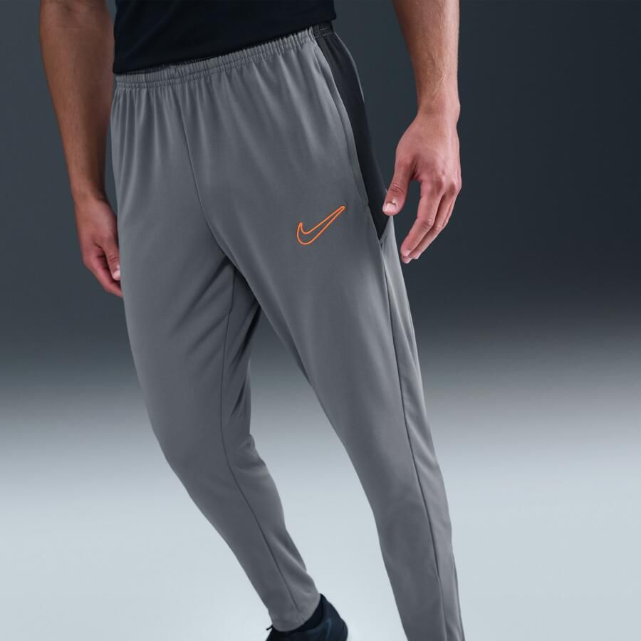 Nike Academy Dri-FIT voetbalbroek voor heren Grijs