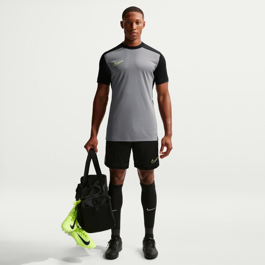 Nike Academy voetbaltop met Dri-FIT en korte mouwen voor heren Grijs