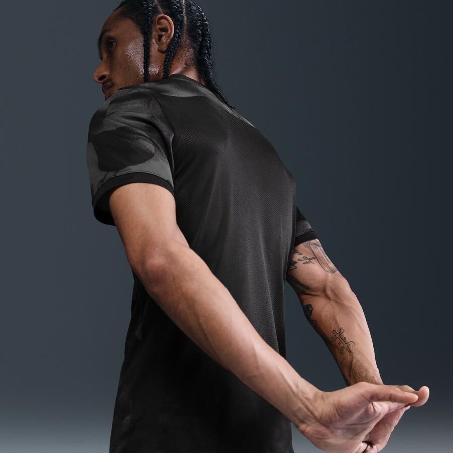 Nike Academy+ voetbaltop met Dri-FIT voor heren Grijs