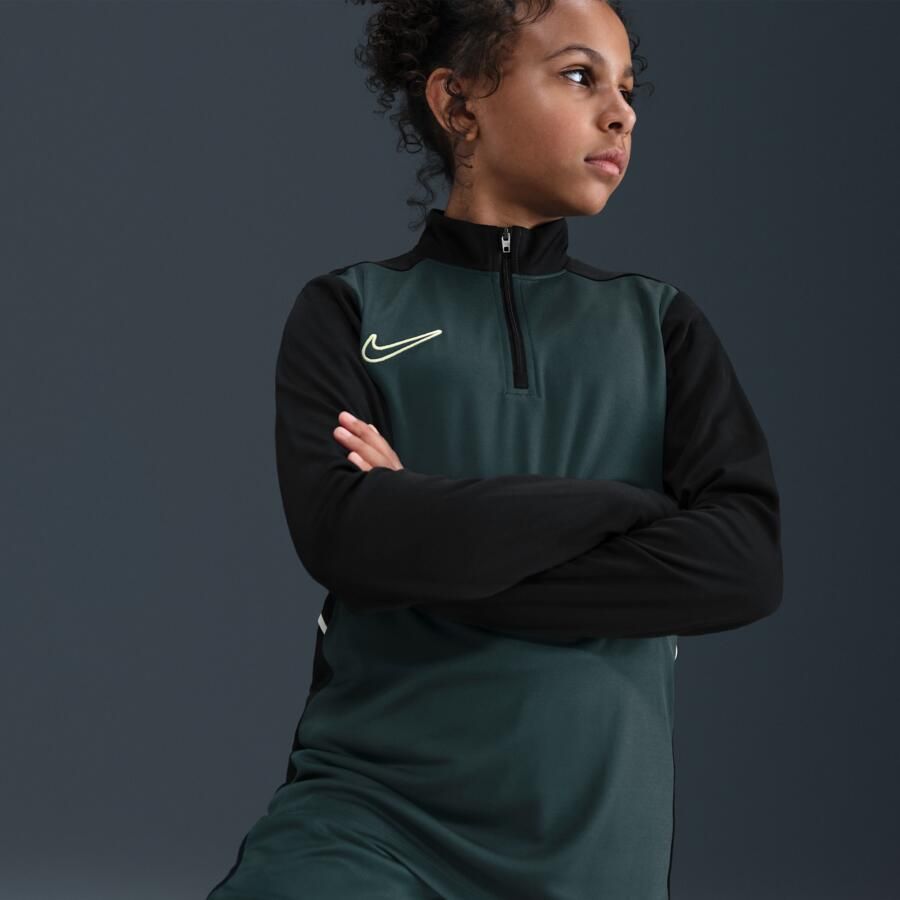 Nike Academy voetbaltrainingstop met Dri-FIT lange mouwen en korte rits voor kids Groen