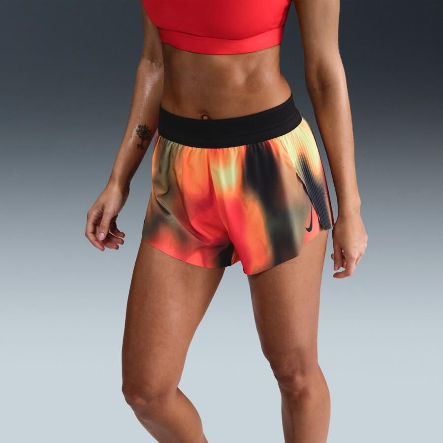 Nike AeroSwift Dri-FIT ADV hardloopshorts met binnenbroekje en print voor dames Geel