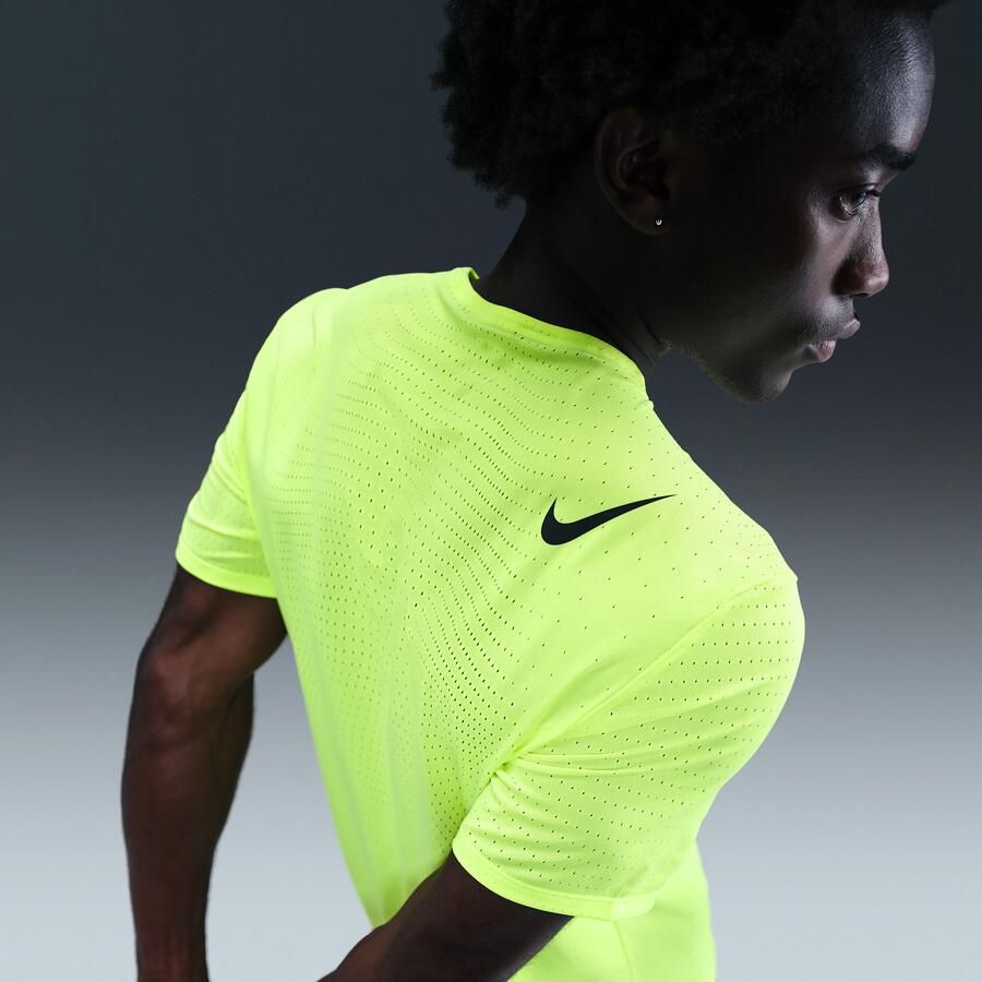 Nike AeroSwift Dri-FIT ADV hardlooptop met korte mouwen voor heren Geel
